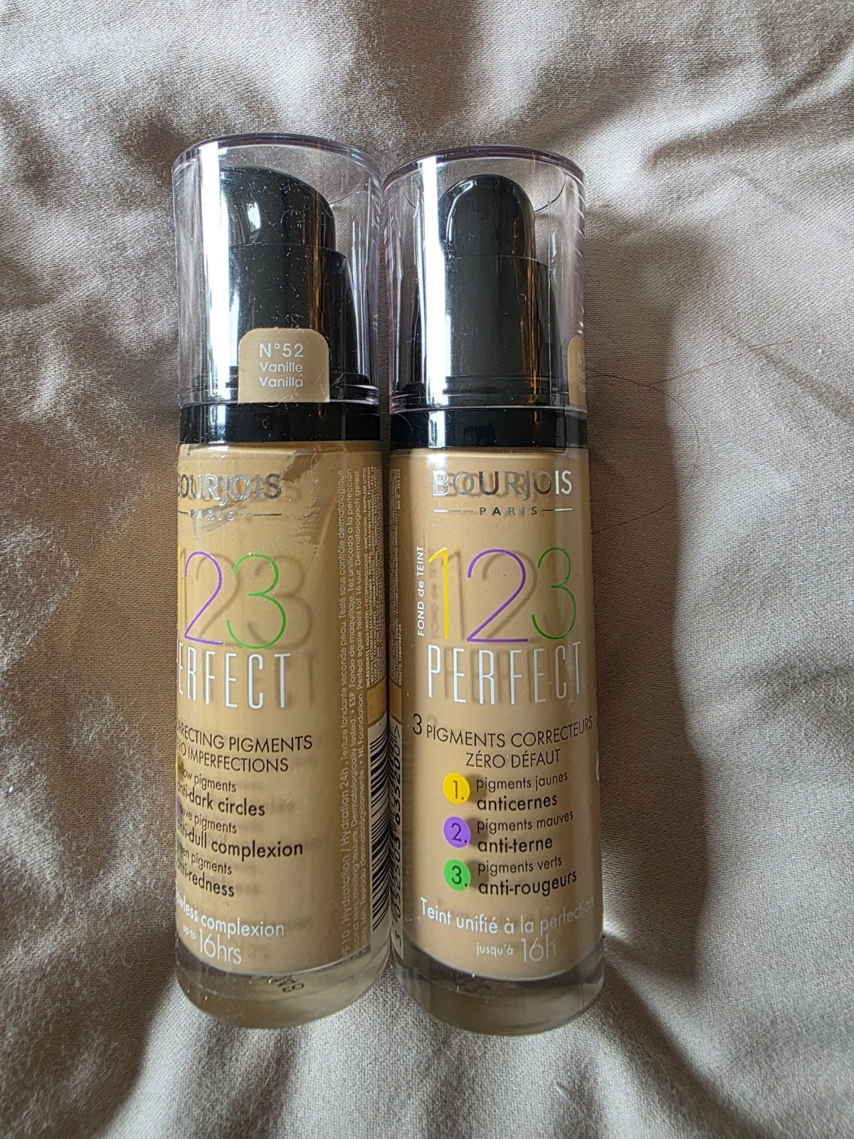 Bourjois paris foundation kleur 52, Ophalen of Verzenden, Nieuw, Beige, Gehele gezicht