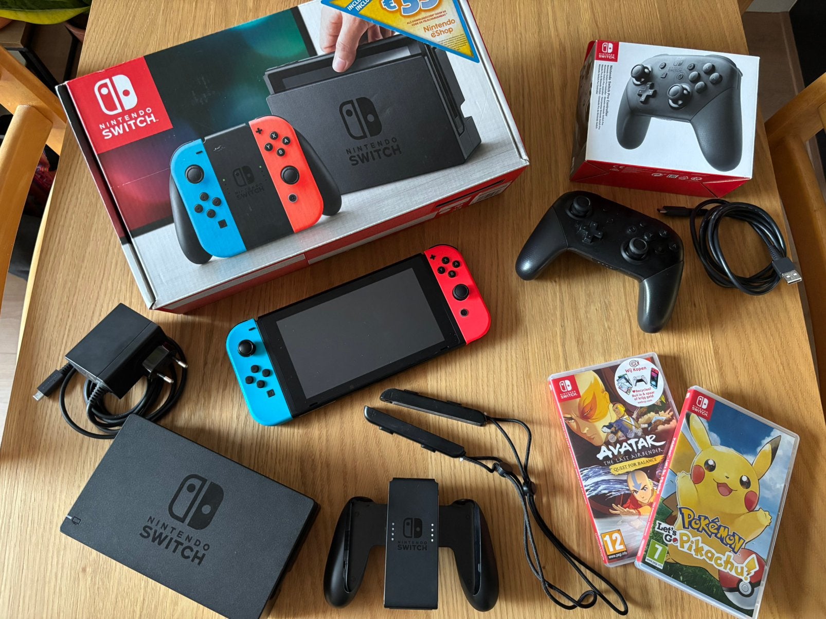 Nintendo Switch V1 (2019) - Complete Set + Pro Controller, Met games, Met 2 controllers, Ophalen of Verzenden, Zo goed als nieuw