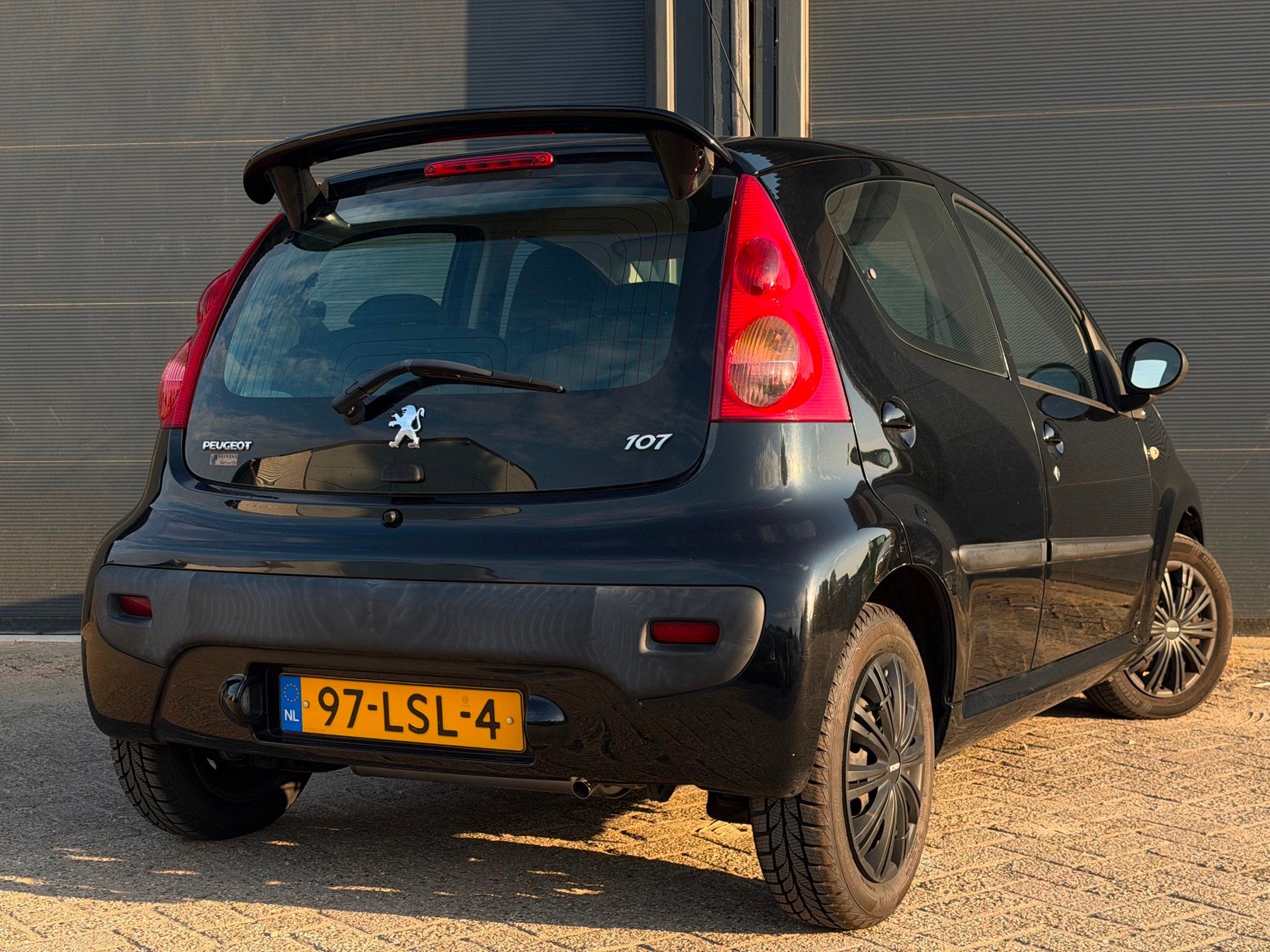 Peugeot 107 1.0 | E-Pakket | 5 Deurs | NAP |, Auto's, Voorwielaandrijving, Gebruikt, 4 stoelen, Origineel Nederlands