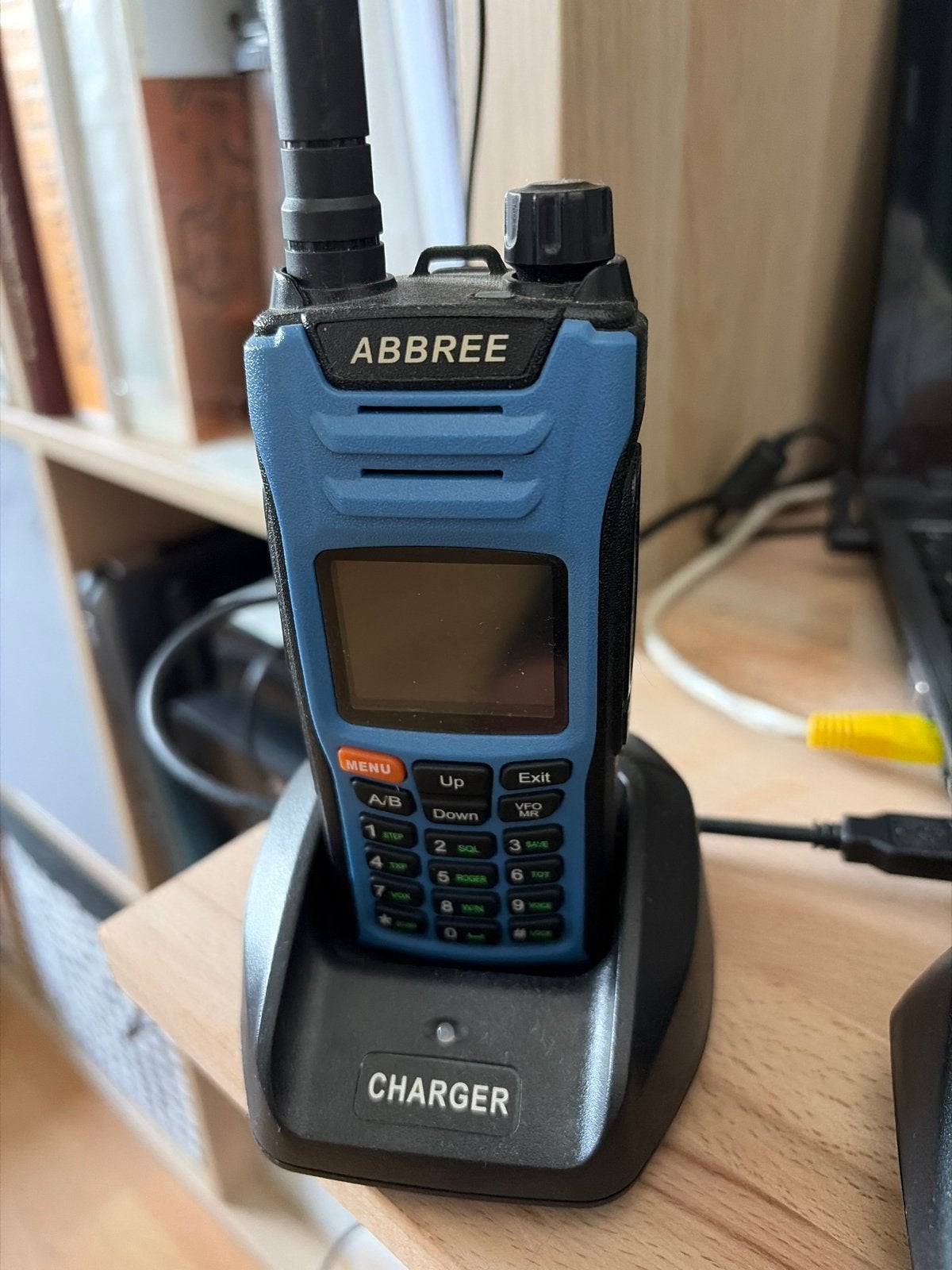 ABBREE Portofoon met Oplader - Zo goed als nieuw, Ophalen, Zo goed als nieuw, 2 to 5 km, Portofoon of Walkie-talkie