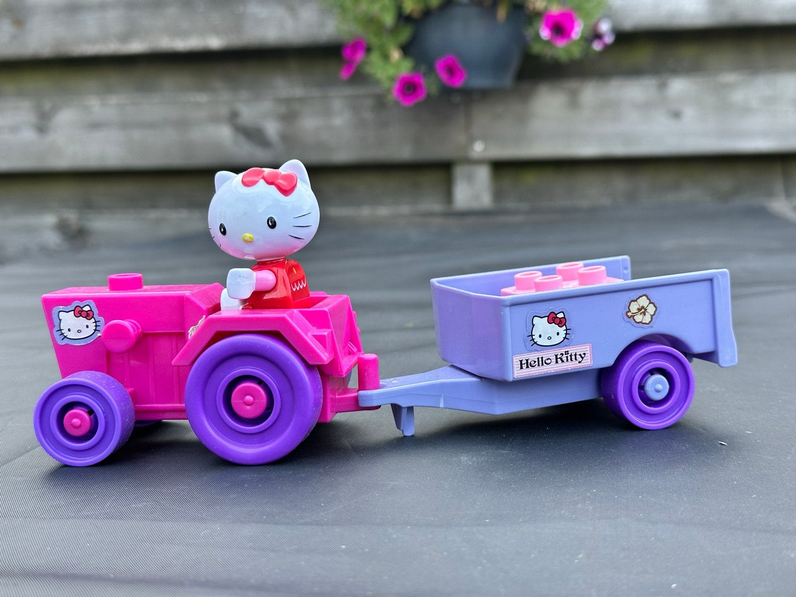 Vintage Sanrio Hello Kitty Tractor & Trailer Play Set, Kinderen en Baby's, Speelgoed | Speelgoedvoertuigen, Ophalen of Verzenden