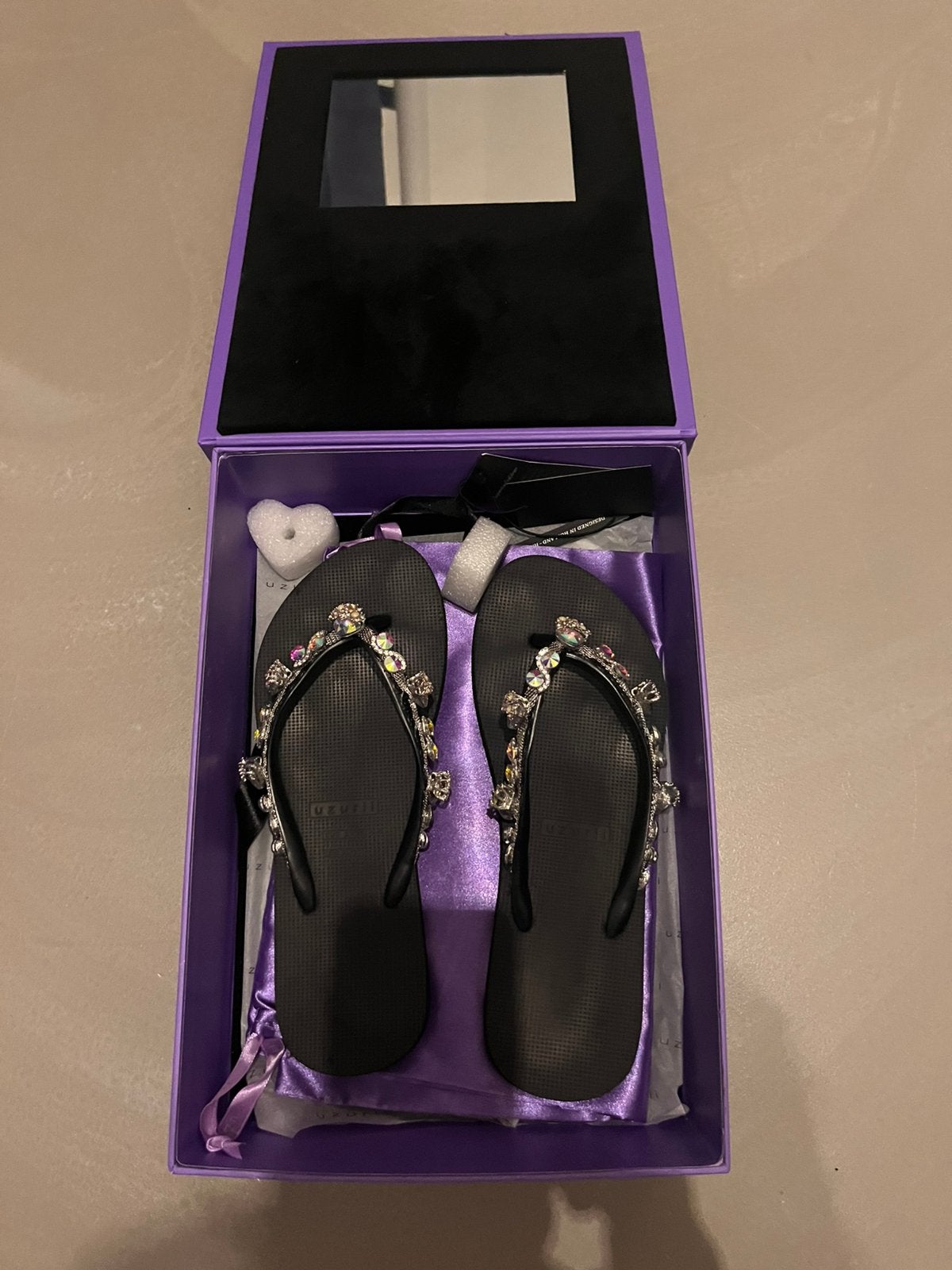 Uzurii zwarte slippers mt 37/38, Slippers, Zwart, Ophalen of Verzenden, Gedragen