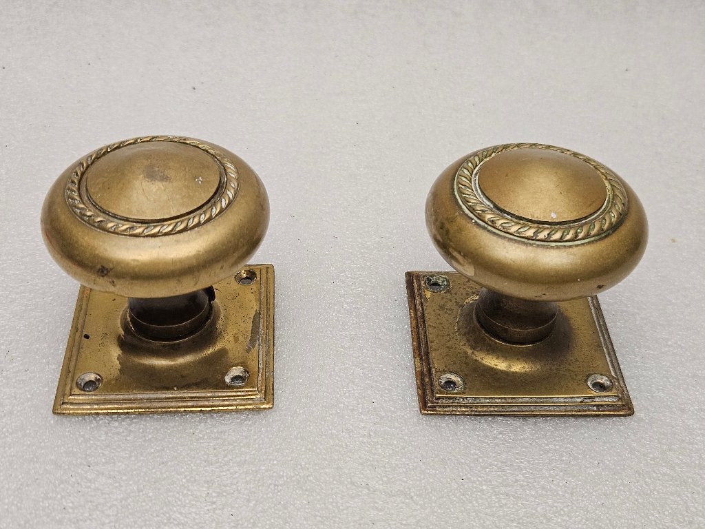 Klassieke, antieke ronde Deurknop  / Deurklinken (draaibaar), Ophalen of Verzenden, Gebruikt, Koper of Messing, Klink of Kruk