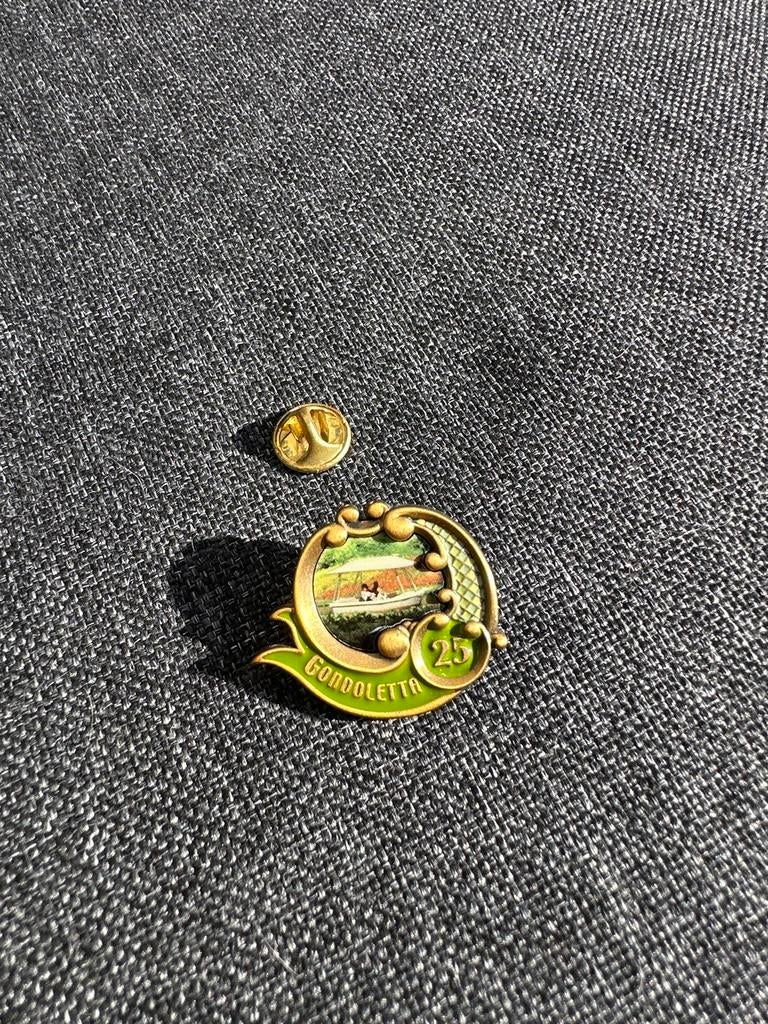 Efteling Gondelletta 25 jaar pin, Verzamelen, Efteling, Ophalen of Verzenden, Gebruikt, Button of Speldje