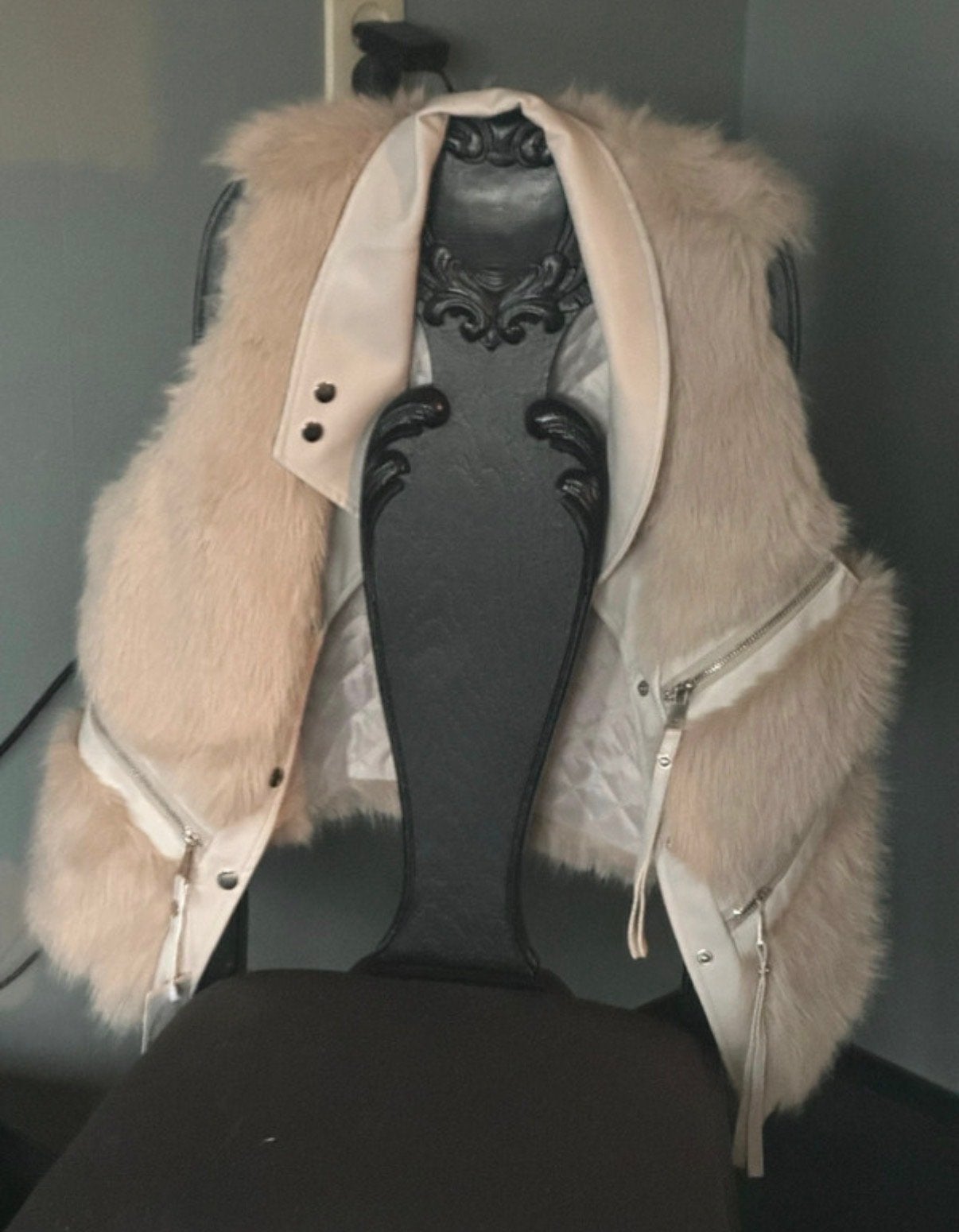 Stijlvol faux fur gilet - Beige Maat L, Ophalen of Verzenden, Zo goed als nieuw, Maat 42/44 (L), Beige