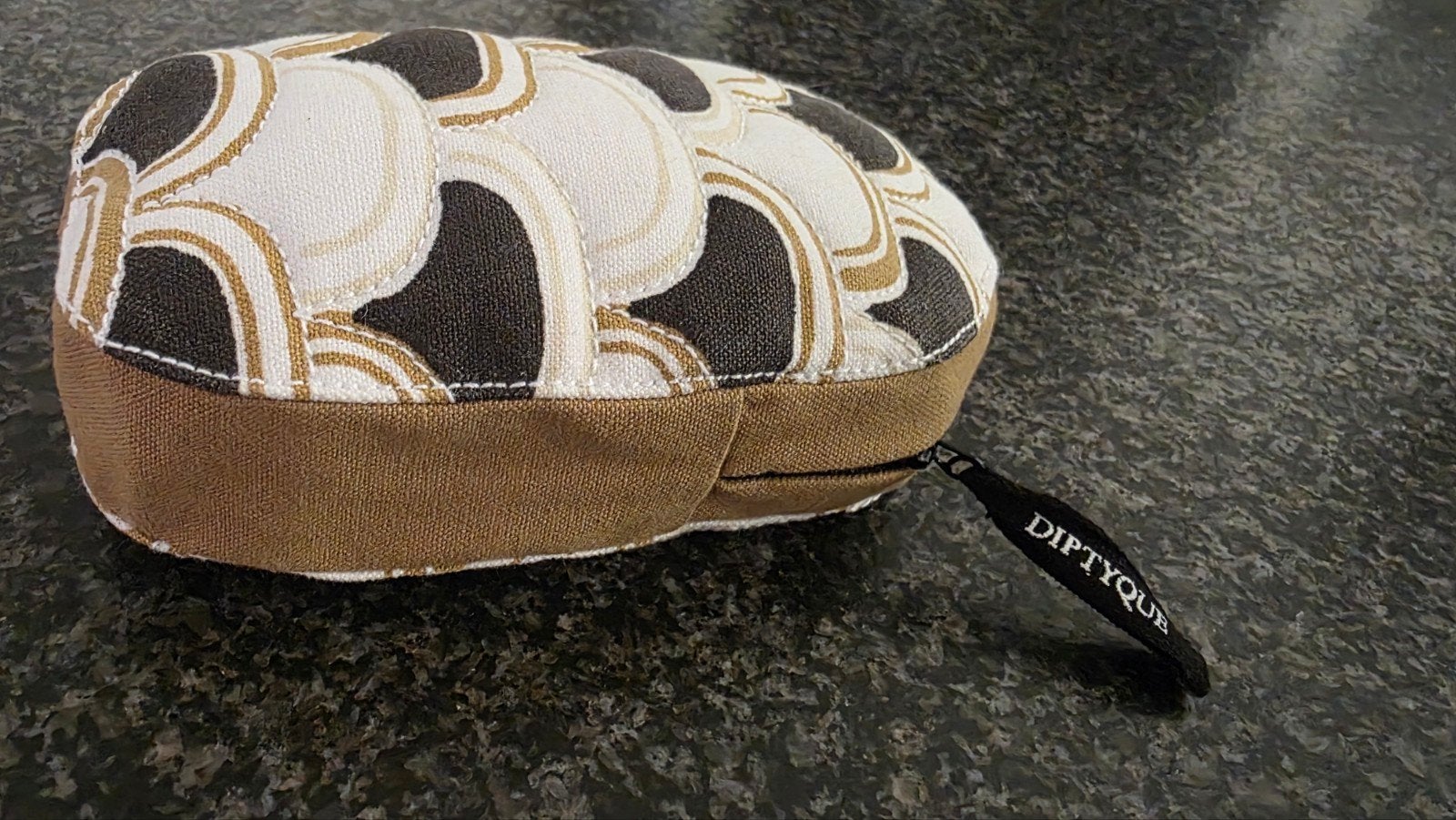 Diptyque reisetui  - Stijlvol en Beschermend, Verzenden, Zo goed als nieuw, Bruin, Softcase