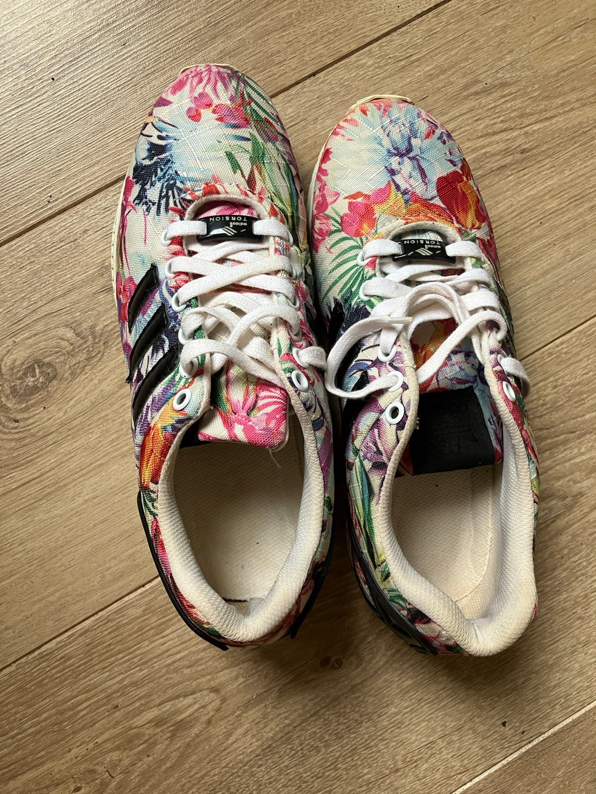 Adidas Torsion Sneakers met Bloemenprint, Overige kleuren, Ophalen of Verzenden, Sneakers of Gympen, Zo goed als nieuw