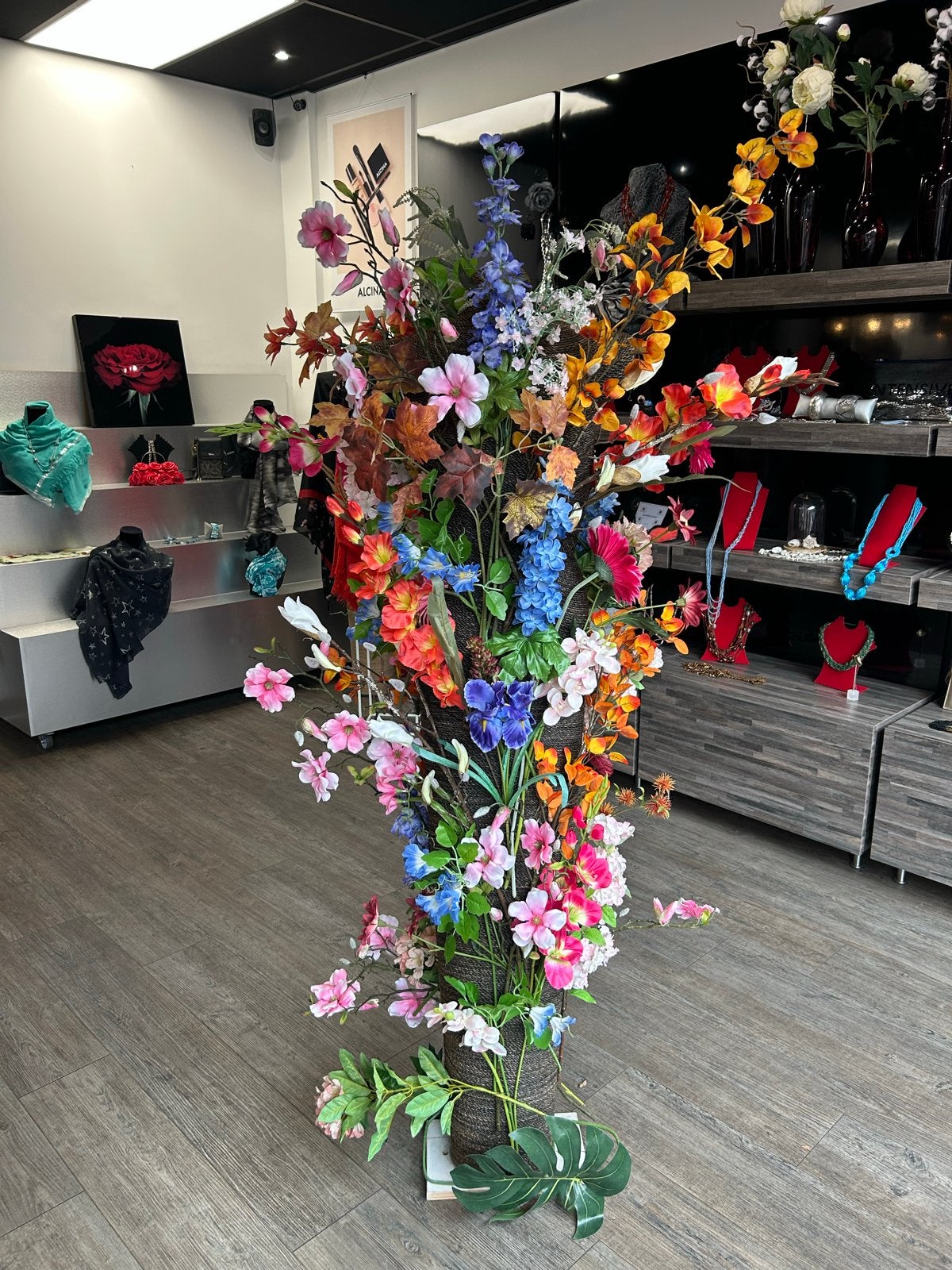 Decoratie Paspop met zijde en kunstbloemen - Eye catcher!, Ophalen, Gebruikt, Meerkleurig, Overige stijlen
