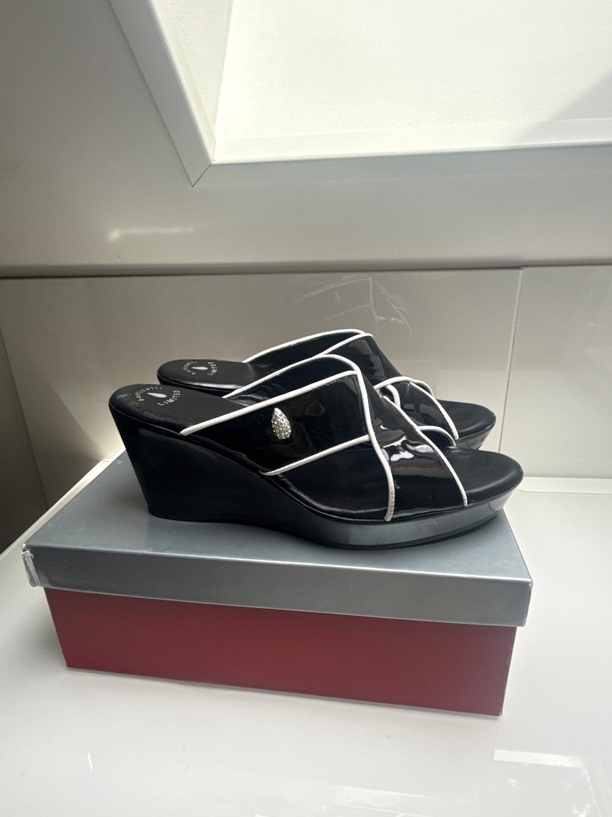 Botticelli Limited Zwarte Lak Wedge Sandalen Maat 37, Ophalen of Verzenden, Zo goed als nieuw, Zwart, Sandalen of Muiltjes