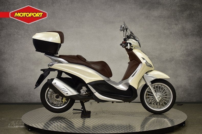 Piaggio BEVERLY 300 ABS (bj 2014), Info@piaggio.com, Bedrijf, Viale Rinaldo Piaggio, 25
56025  Pontedera, IT, Toermotor
