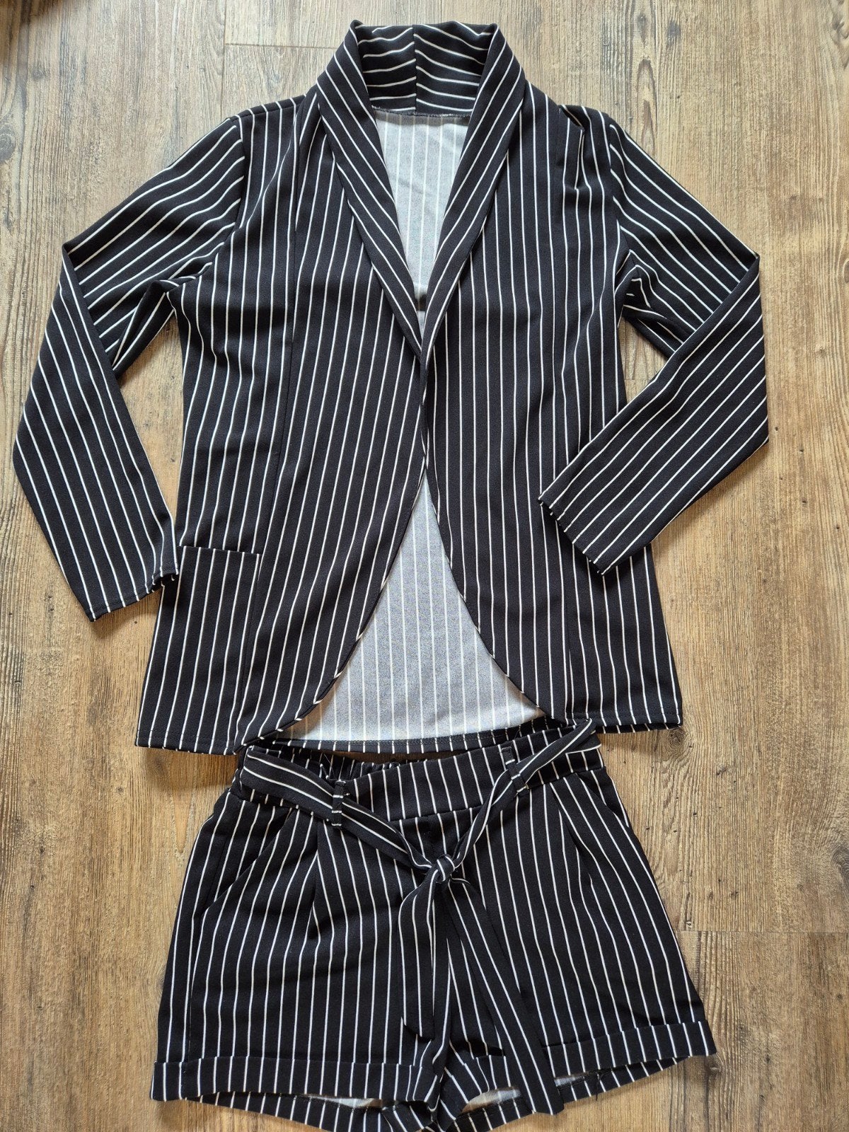 Krijtstreep jasje en korte broek met strik maat S, Ophalen, Zo goed als nieuw, Zwart