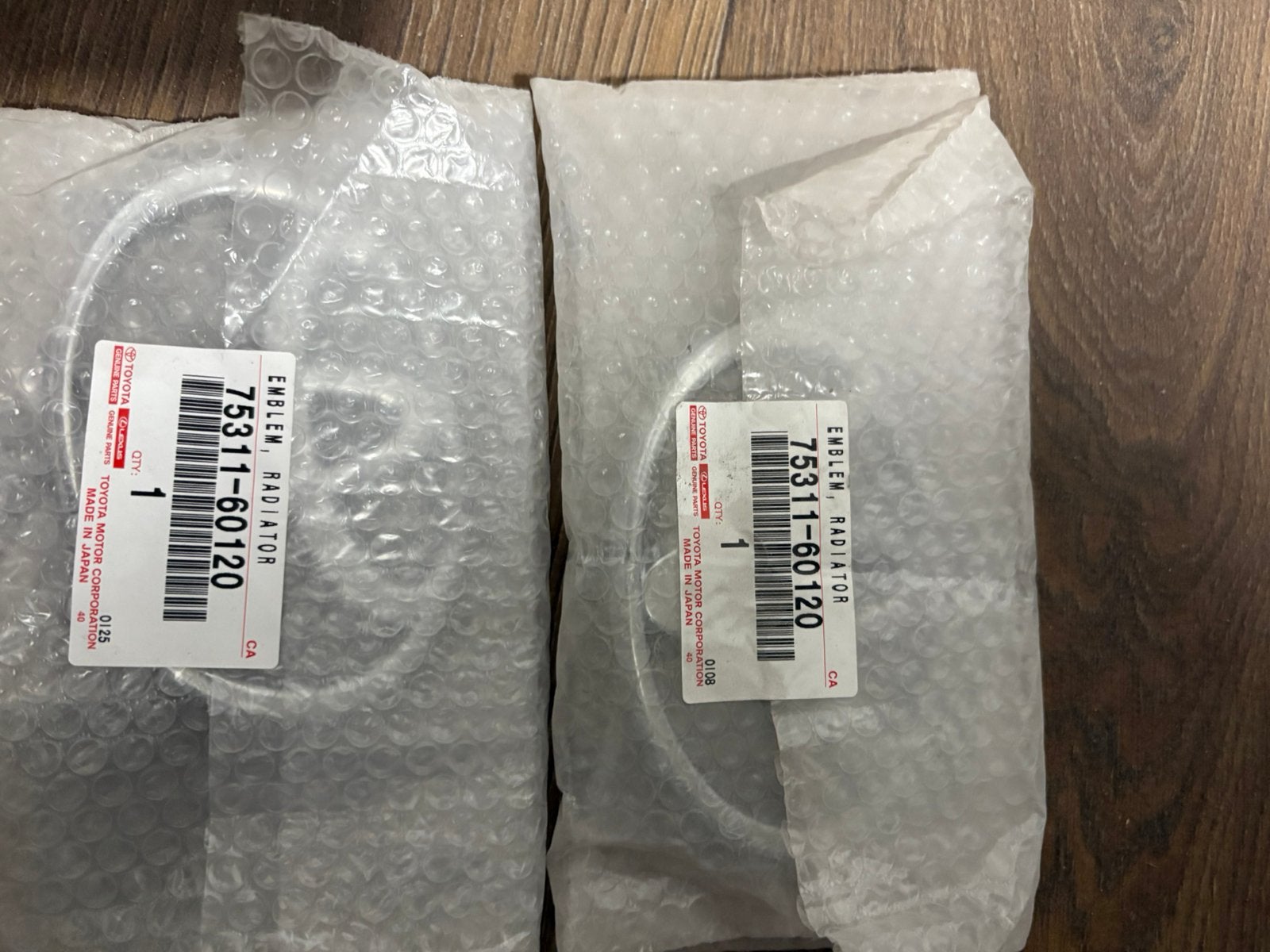 Grill Logo LANDCRUISER 90  toyota nummer 75311-60120, Auto-onderdelen, Ophalen of Verzenden, Nieuw, Toyota