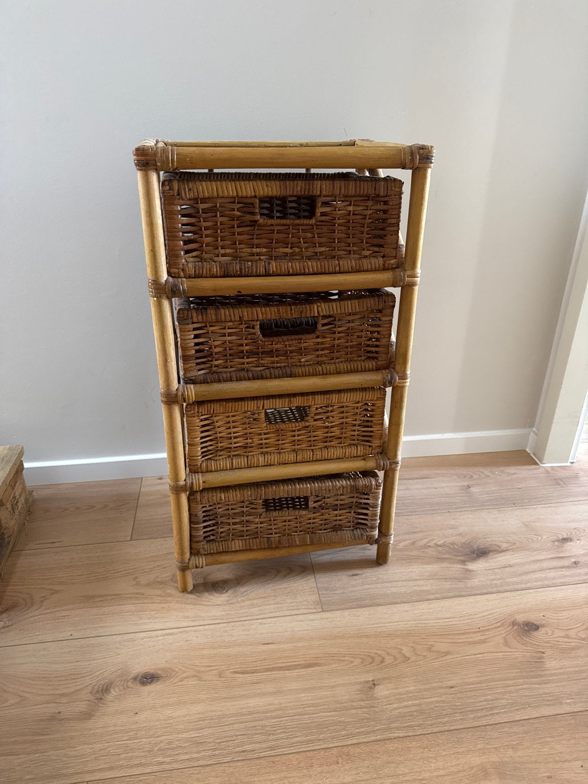 Rotan ladekastje met 4 rieten manden, Huis en Inrichting, Ophalen, Minder dan 50 cm, Gebruikt, 100 tot 150 cm