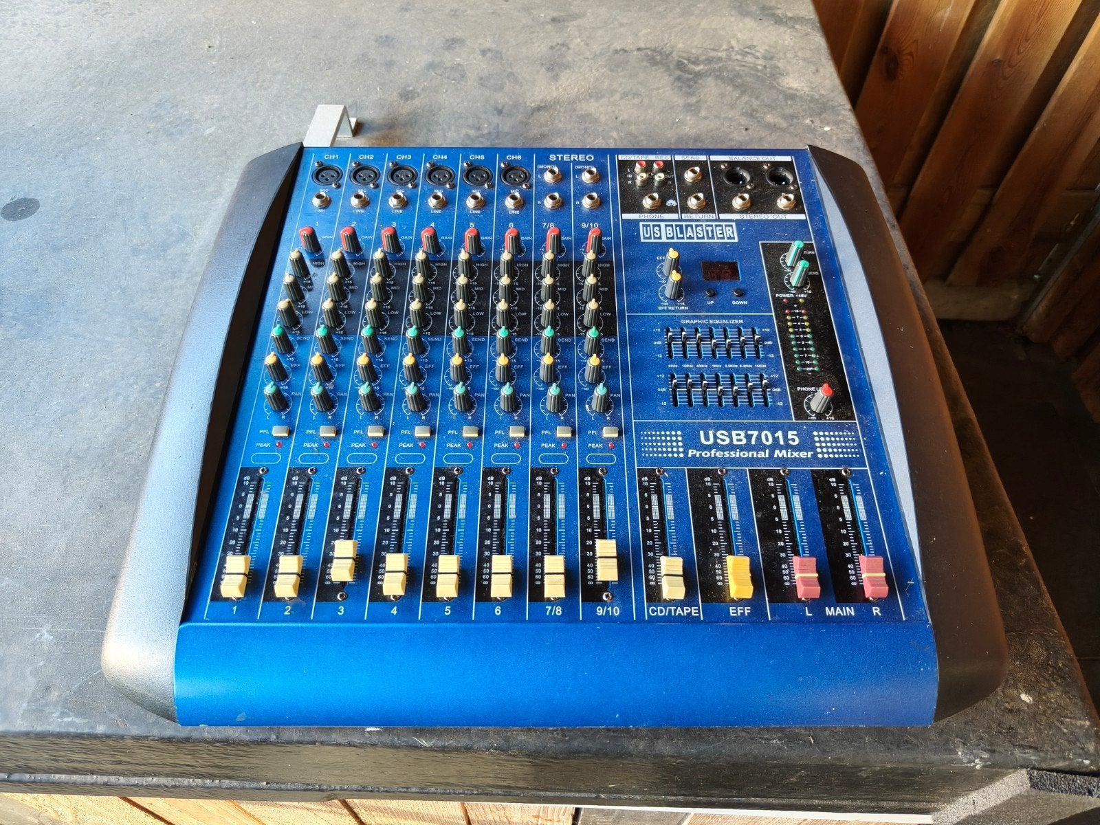 Mixer met ingebouwde versterker, Muziek en Instrumenten, Mengpanelen, Ophalen of Verzenden, Gebruikt, 10 tot 20 kanalen, Microfooningang