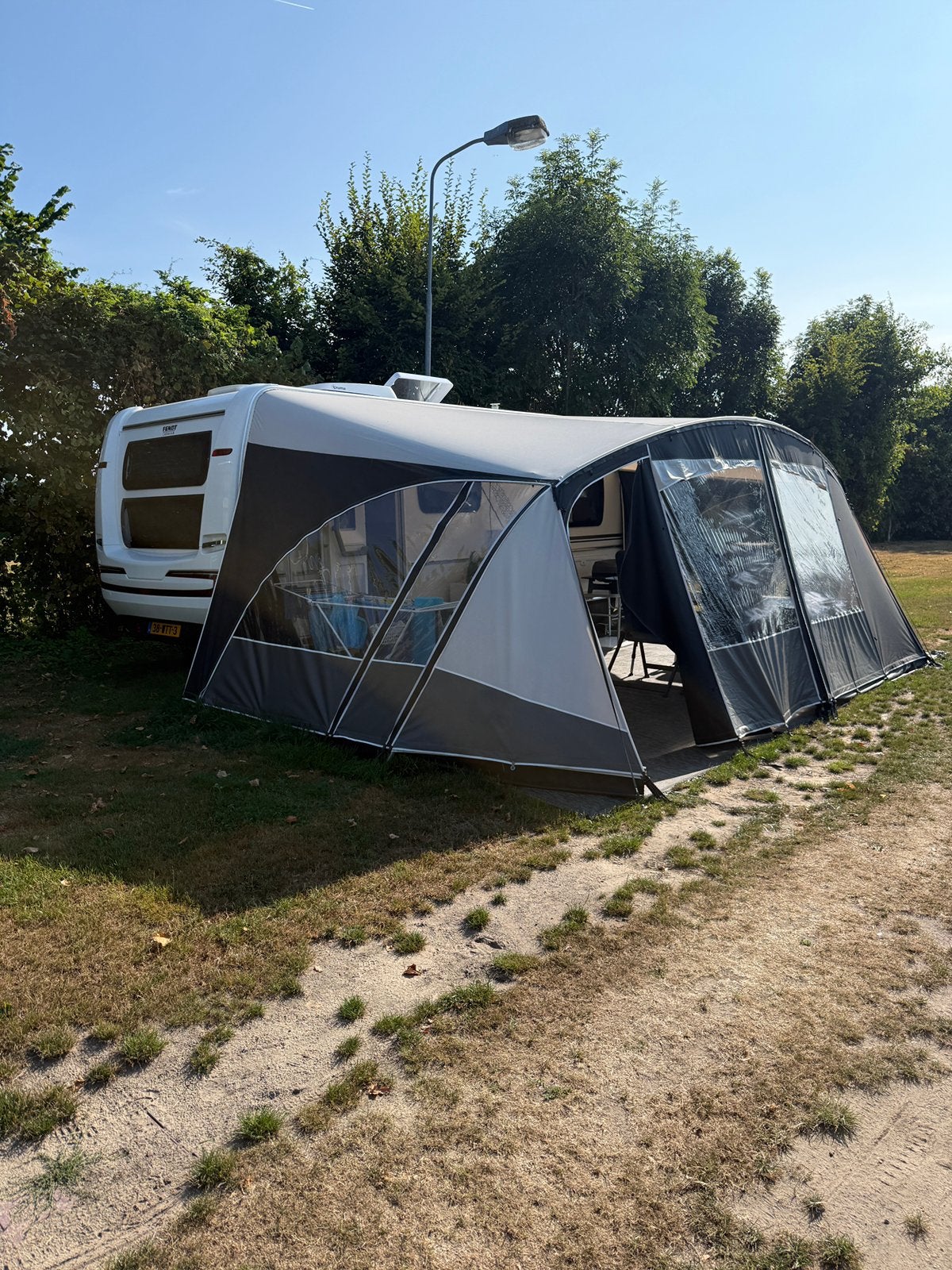 Fendt Apero 495 SKM met stapelbed bouwjaar 2026, Caravans en Kamperen, Stapelbed, Treinzit, Particulier, Tot en met 6