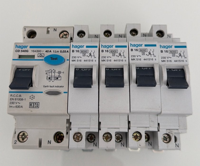 Hager aardlekschakelaar CD 540G 40A en 4x B16 automaat, Gebruikt, Aardlekschakelaar, Ophalen of Verzenden, Hager
