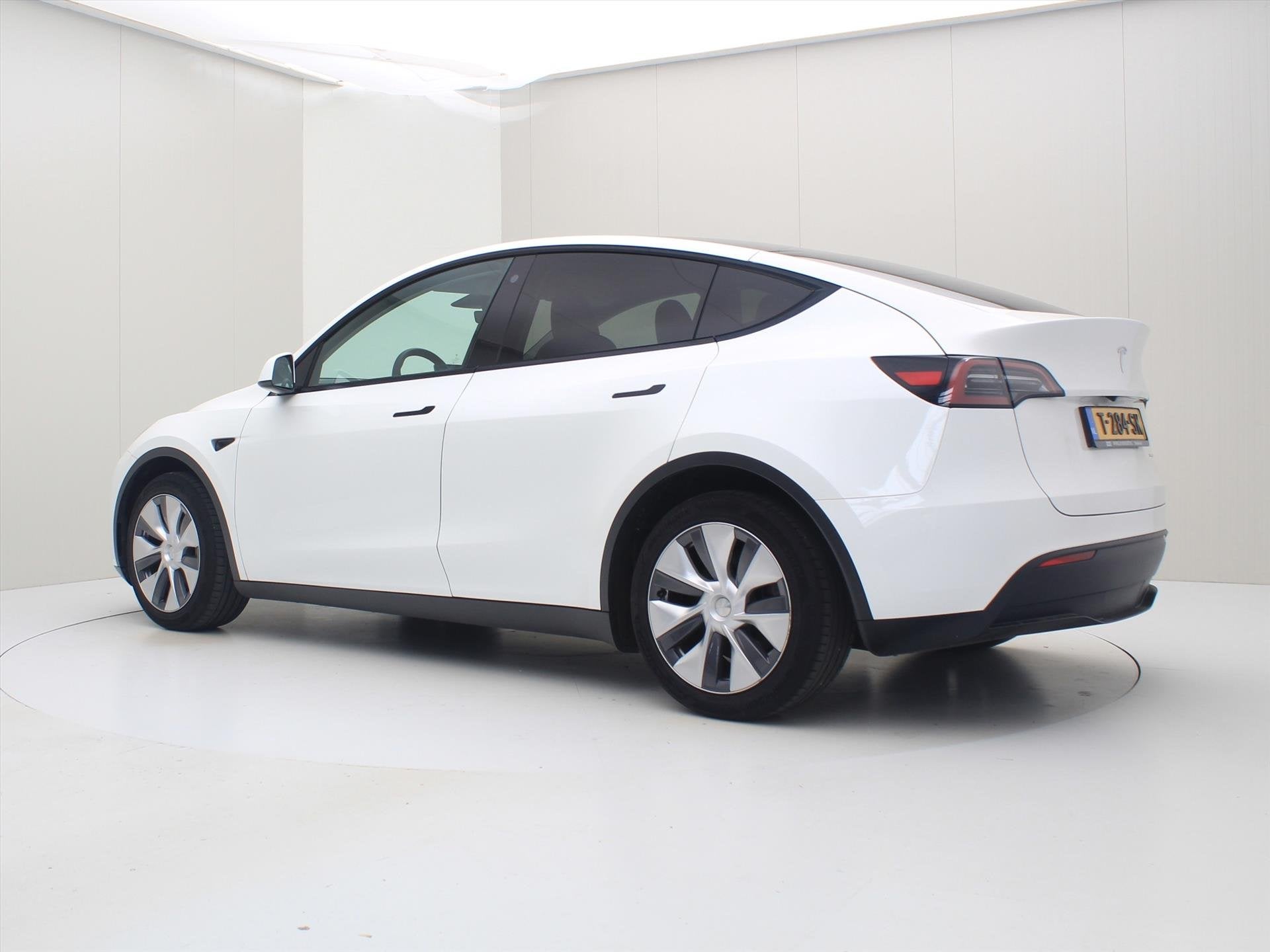 Tesla Model Y Long Range AWD 75kWh 351pk 94.3% SoH [ AMD RYZ, Auto's, Tesla, Dealer onderhouden, Gebruikt, Zwart, Wit