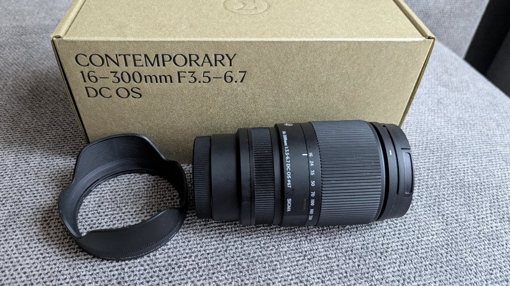 Sigma 16-300mm F3.5-6.7 Sony E-mount + UV en CPL filter, Audio, Tv en Foto, Fotografie | Lenzen en Objectieven, Ophalen, Zo goed als nieuw