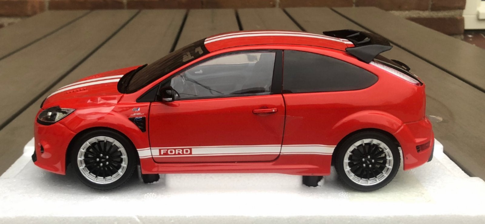 Ford Focus Rs Le Mans Edition Red 1967 Ford MkIV, Hobby en Vrije tijd, Modelauto's | 1:18, Ophalen of Verzenden, Zo goed als nieuw