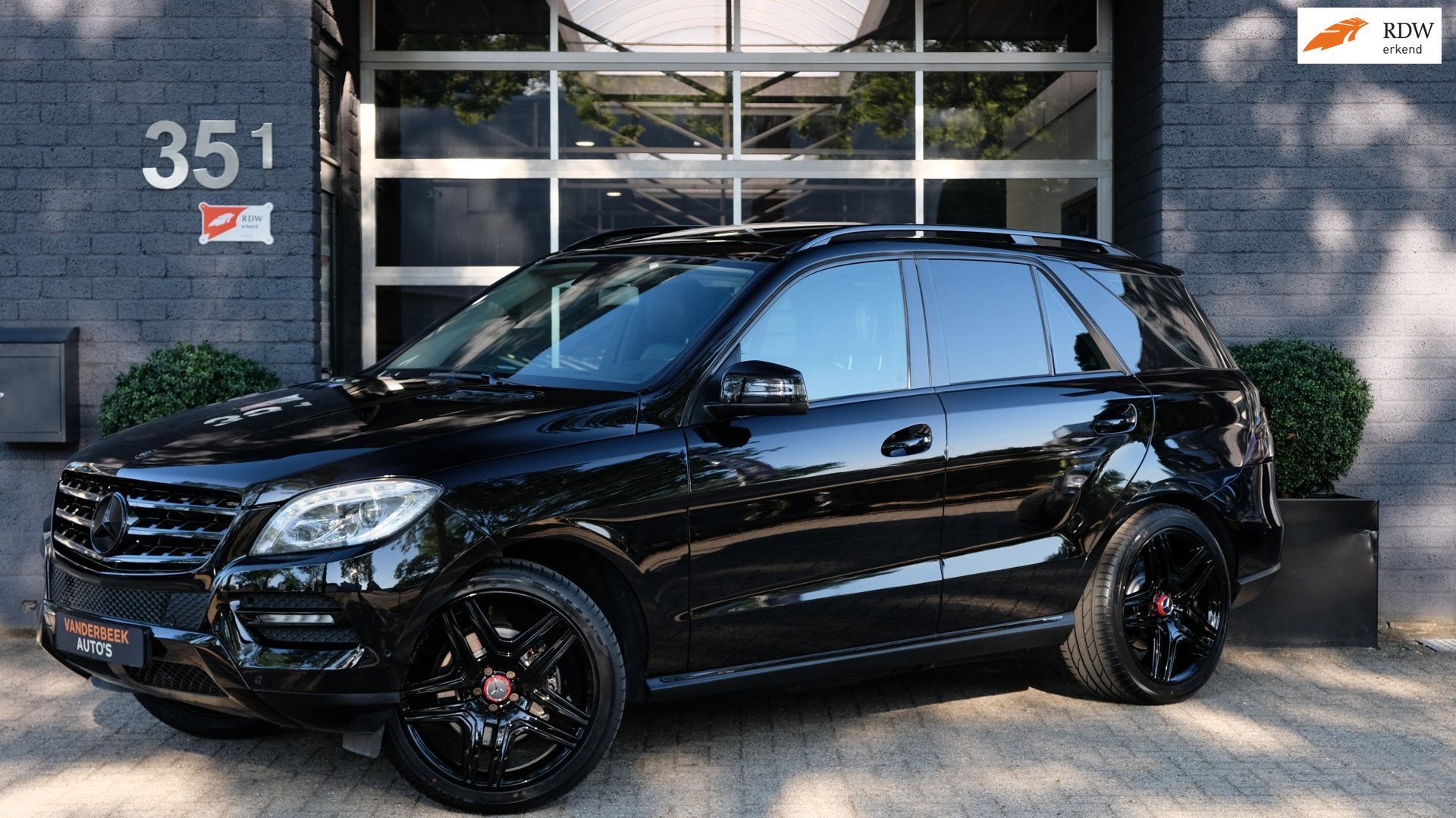 Mercedes-Benz M-klasse 350 Edition 1 21'' AMG | Leder | Pano, Auto's, Automaat, Gebruikt, Zwart, Zwart
