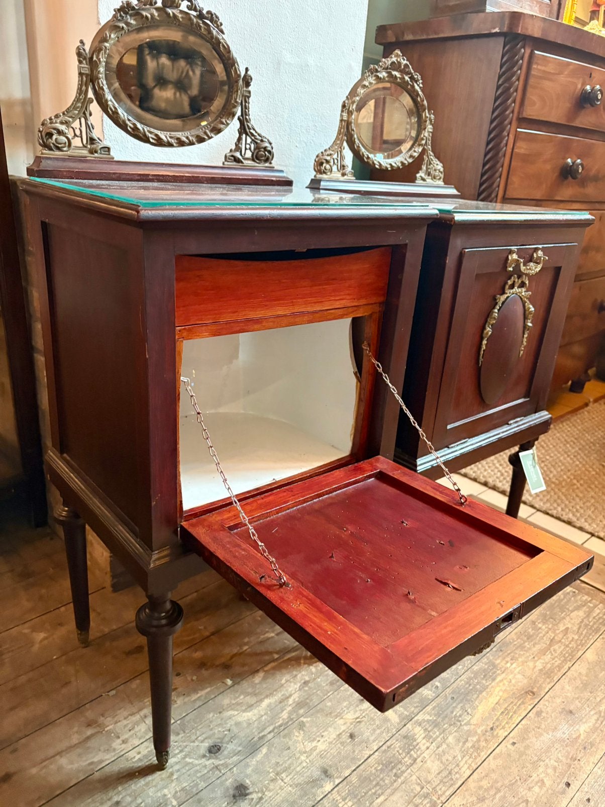 Prachtige antieke spaanse nachtkastjes, met spiegeltje, set, Minder dan 45 cm, Zo goed als nieuw, Hoofdstraat 15 De steeg, Il fienile
