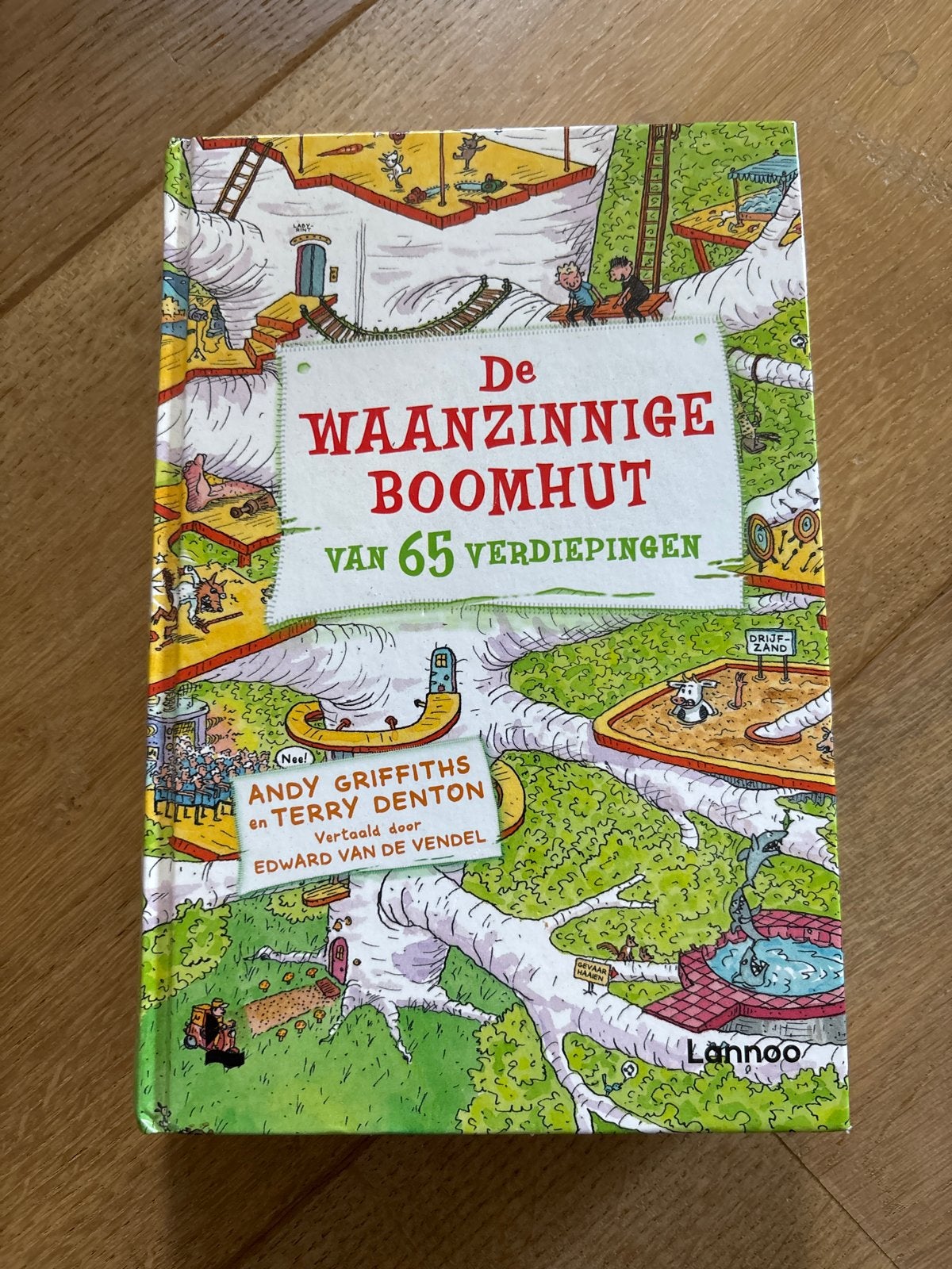 De Waanzinnige Boomhut van 65 Verdiepingen - Andy Griffiths, Boeken, Ophalen of Verzenden, Zo goed als nieuw, Fictie algemeen