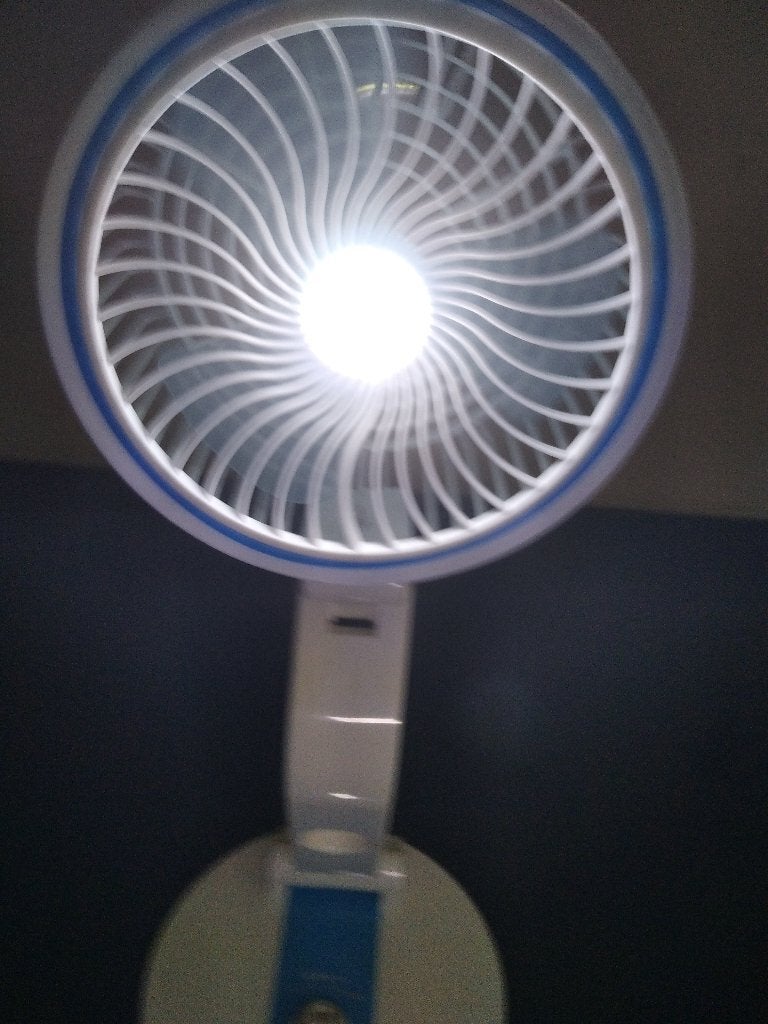 Mooie ventilator met licht, Witgoed en Apparatuur, Ophalen, Nieuw, Tafelventilator