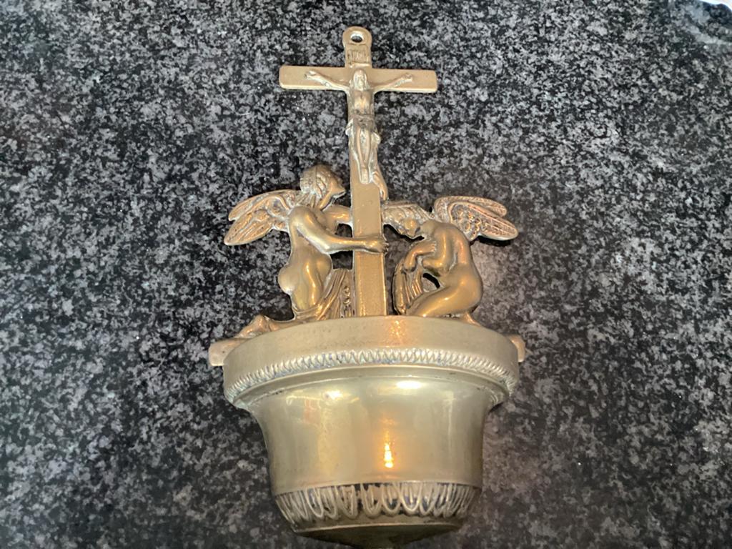Antiek bronzen wijwaterbakje met engelen en kruisbeeld, Ophalen of Verzenden, Zo goed als nieuw