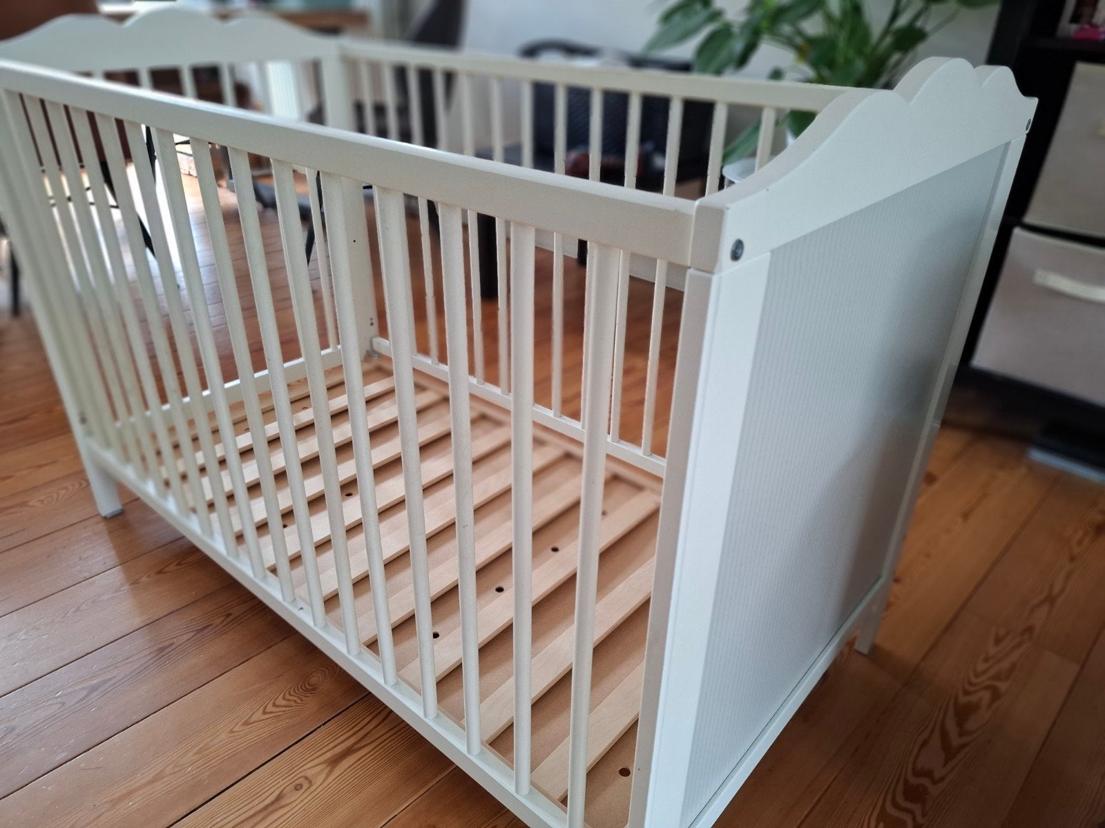 Gratis Ikea baby/peuterbed 120x60cm - Verstelbaar kinderbed, Kinderen en Baby's, Kinderkamer | Bedden, Ophalen, Gebruikt, Lattenbodem
