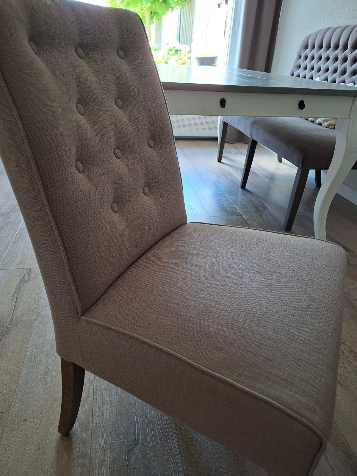 Set van 4 landelijke eetkamerstoelen - Taupe stof, Gebruikt, Overige kleuren, Ophalen of Verzenden, Vier
