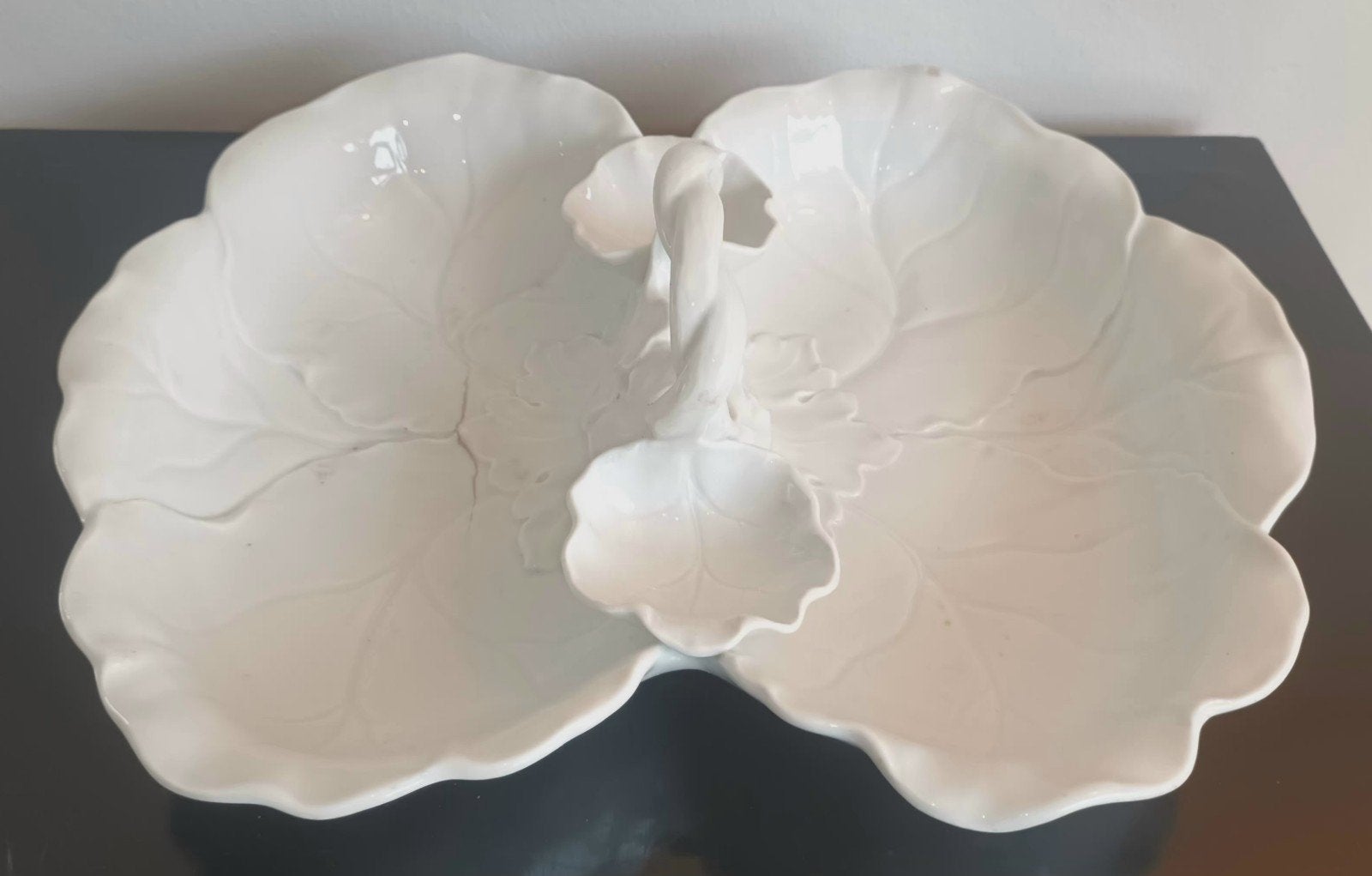 Antieke Meissen Porseleinen Bladvormige Schaal met Handvat, Ophalen of Verzenden