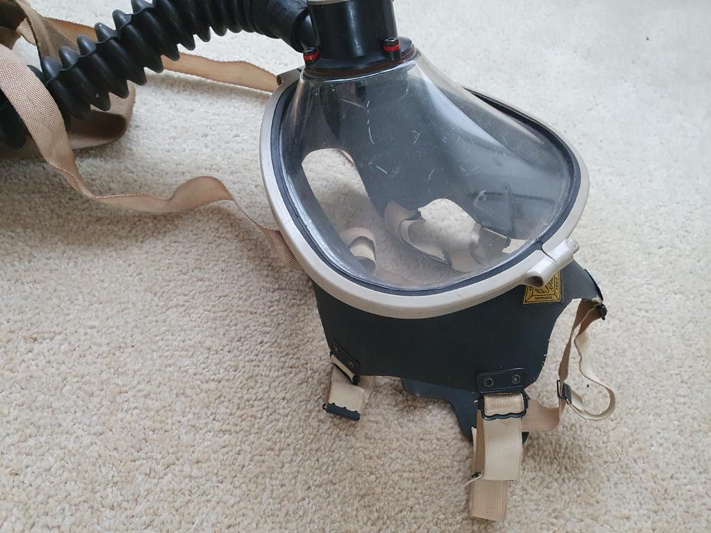 Vintage Gasmasker met Filter en Draagriemen, Verzamelen, Militaria | Algemeen, Ophalen of Verzenden, Overige soorten, Overige gebieden