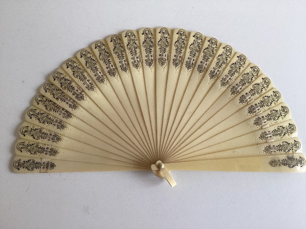 Decoratieve handwaaier ajour en zwart bloem en blad motief, Ophalen of Verzenden