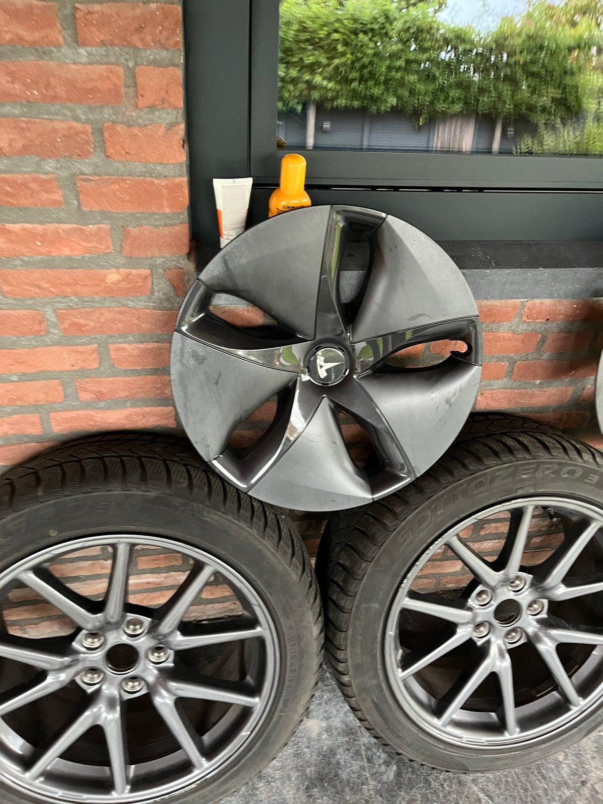 Foto 9 van Tesla Model 3 aero velgen 18 inch+winterbanden+wielkappen