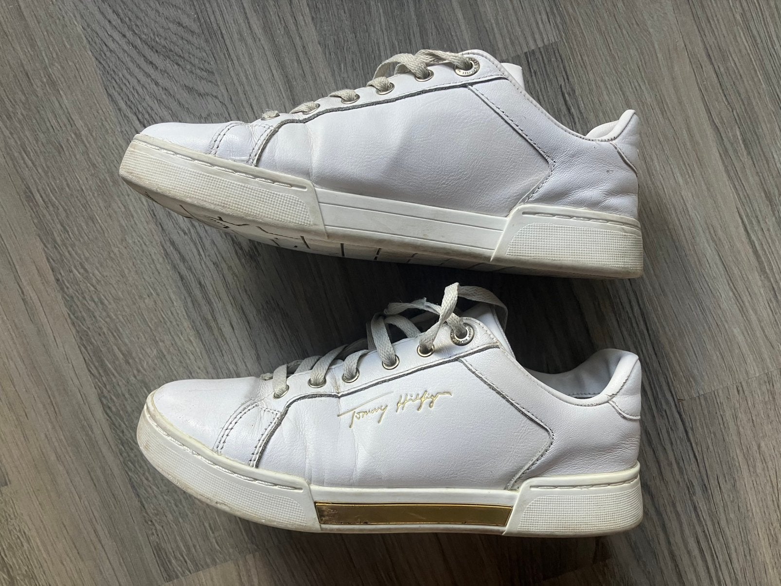 Mooie Tommy Hilfiger schoenen maat 38 bijna gratis, Ophalen of Verzenden, Zo goed als nieuw, Wit