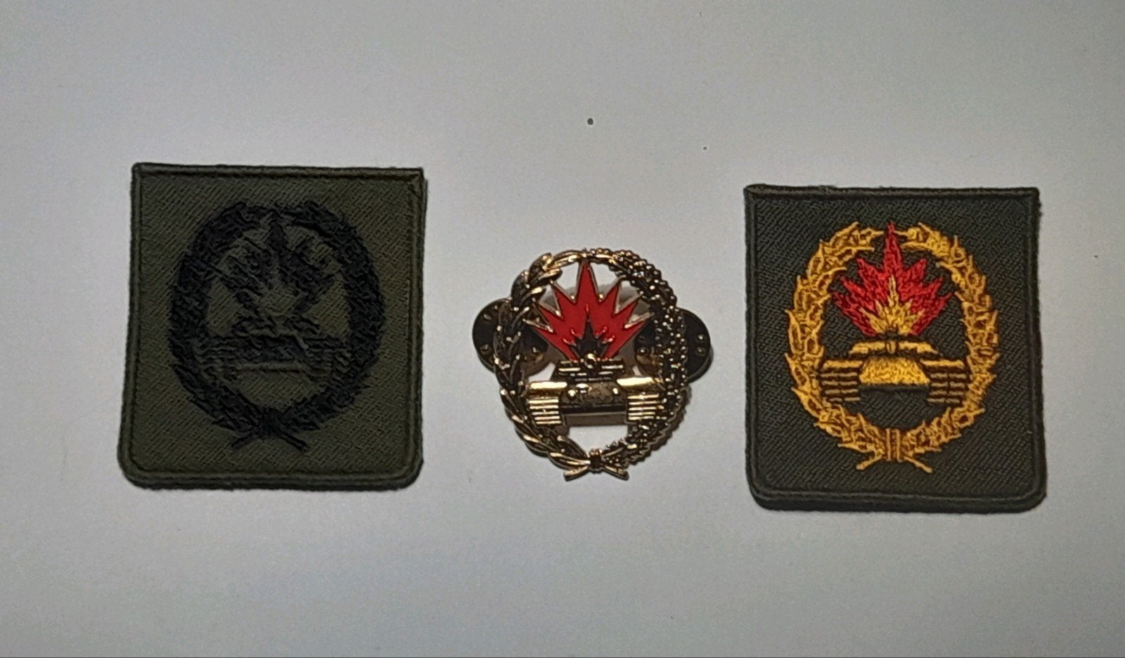 Compleet setje vaardigheids emblemen anti tank, Ophalen of Verzenden, Landmacht, Nederland, Embleem of Badge