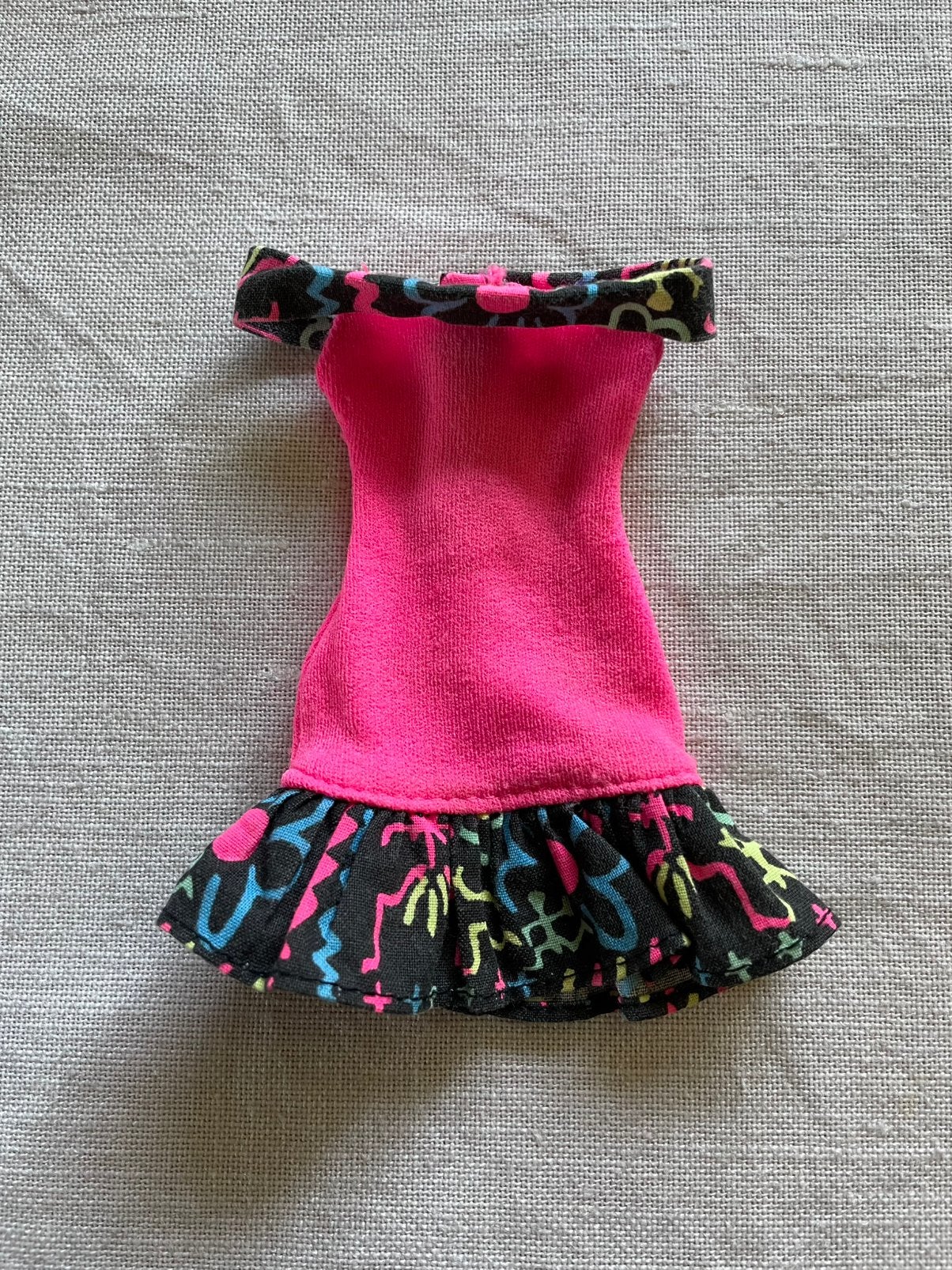Vintage Barbie Easy Living Fashions jurk label Mattel 1992, Verzamelen, Ophalen of Verzenden, Gebruikt, Kleertjes