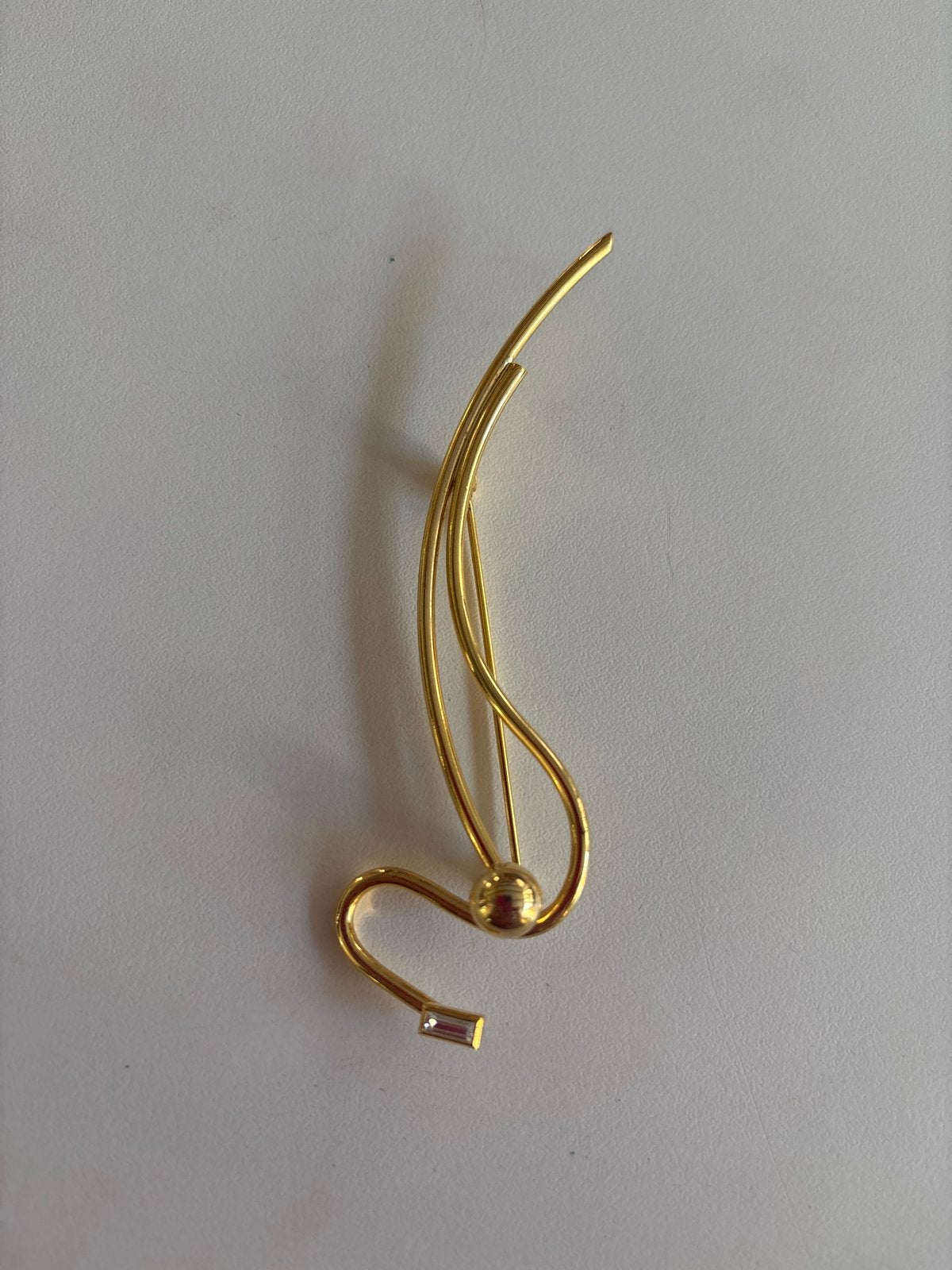 Goudkleurige broche met bijzonder design, Overige materialen, 4 tot 7 cm, Gebruikt, Ophalen of Verzenden