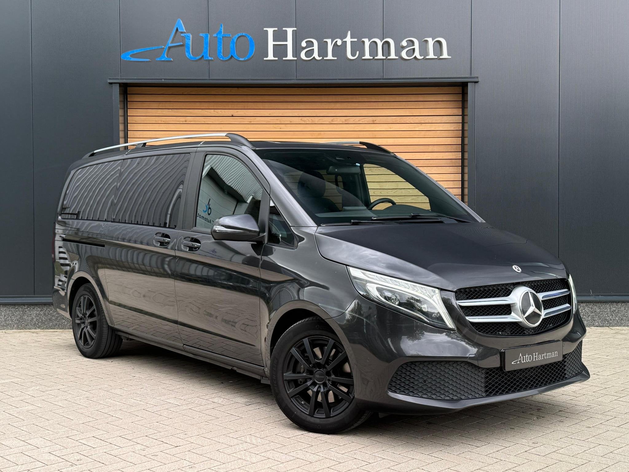 Mercedes-Benz V-klasse 220D Lang Avantgarde Edition TREKHAAK, Auto's, Automaat, Gebruikt, 2500 kg, 163 pk