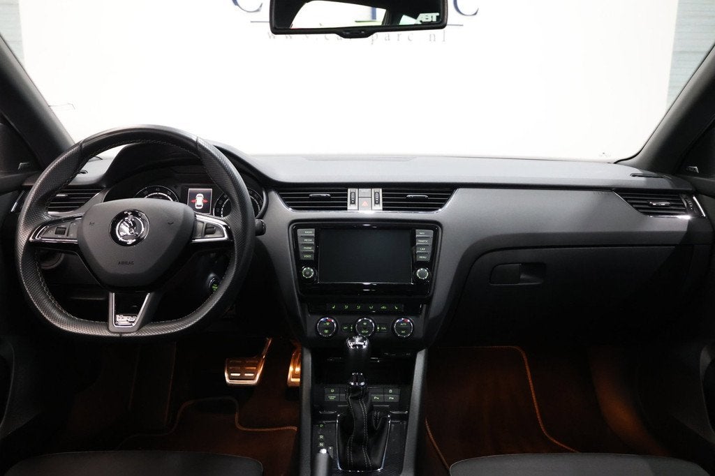 Skoda Octavia Combi 2.0 TSI RS 290+PK ABT LED/PANO/HALF LEDE, Gebruikt, 4 cilinders, 1984 cc, 1600 kg