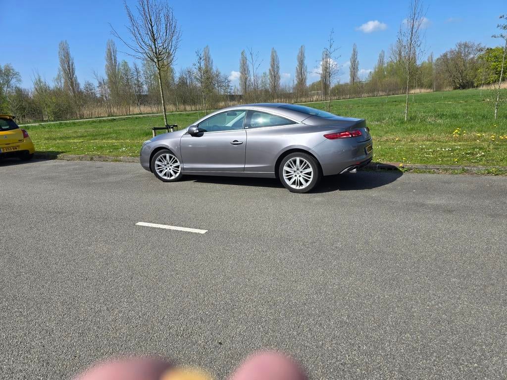 Renault Laguna 3.5 V6 240 Coupe Aut6 2012 Grijs, Beige, 4 stoelen, 10 km/l, 650 kg