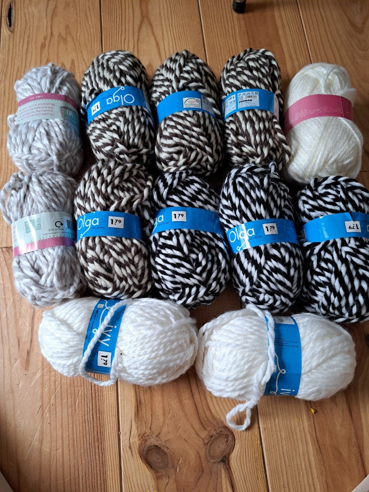 12 bollen wol/garen voor naalden 9 en 10, Ophalen of Verzenden