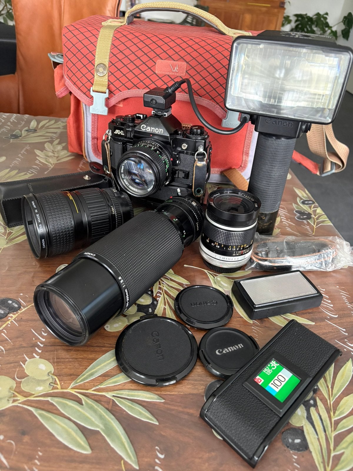 Canon A-1 compleet set in cameratas., Ophalen, Zo goed als nieuw, Spiegelreflex, Canon