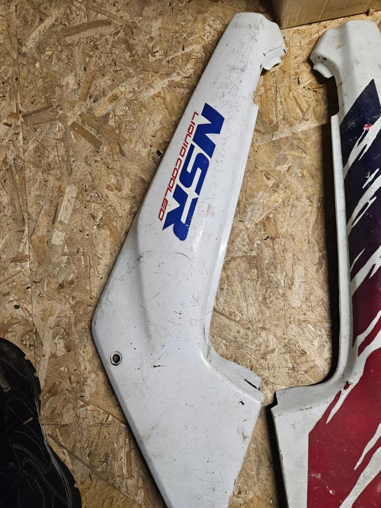 Honda nsr 50 zijscherm/zijkap rechts origineel., Ophalen of Verzenden, Zo goed als nieuw, Kap, Honda nsr 50.