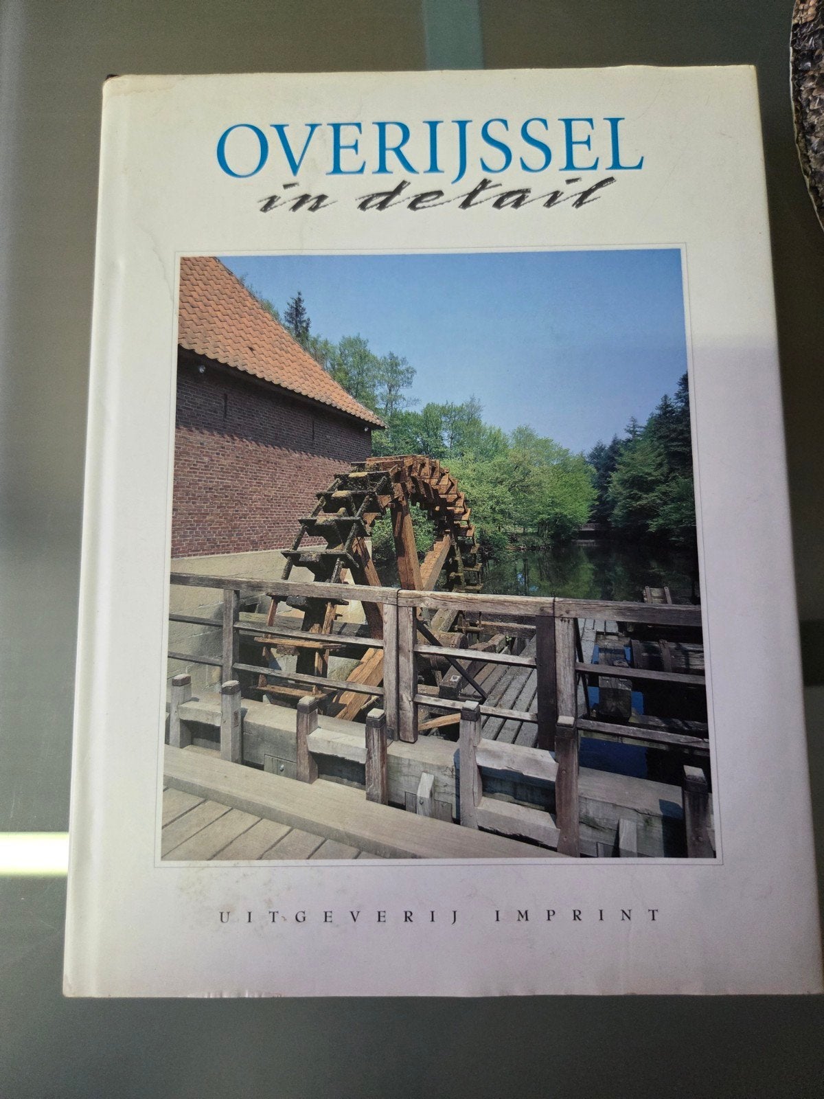 Een boek met veel foto's en informatie over Overijssel, Ophalen of Verzenden, Zo goed als nieuw