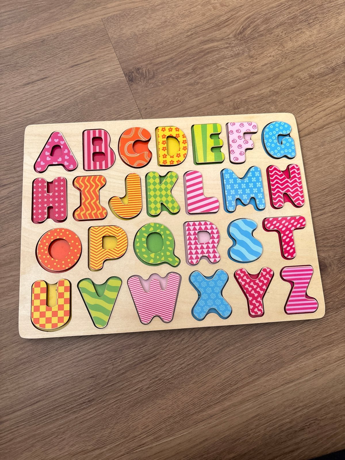 Vrolijke houten letterpuzzel voor kinderen, Ophalen of Verzenden, Zo goed als nieuw, Puzzelen