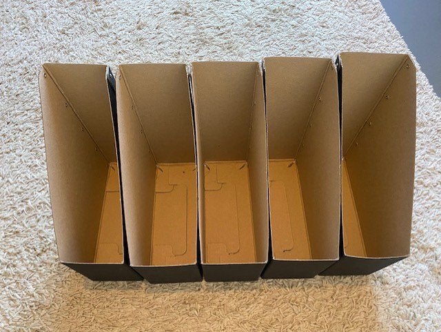 Gratis 5 zwarte tijdschriftencassettes / magazinehouders, Lectuurbak, Ophalen, Zo goed als nieuw, Overige materialen