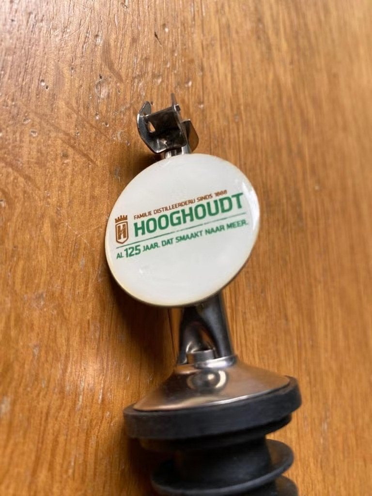 Hooghoudt : 125 jaar distilleerderij - schenktuit, Ophalen of Verzenden, Nieuw, Gebruiksvoorwerp