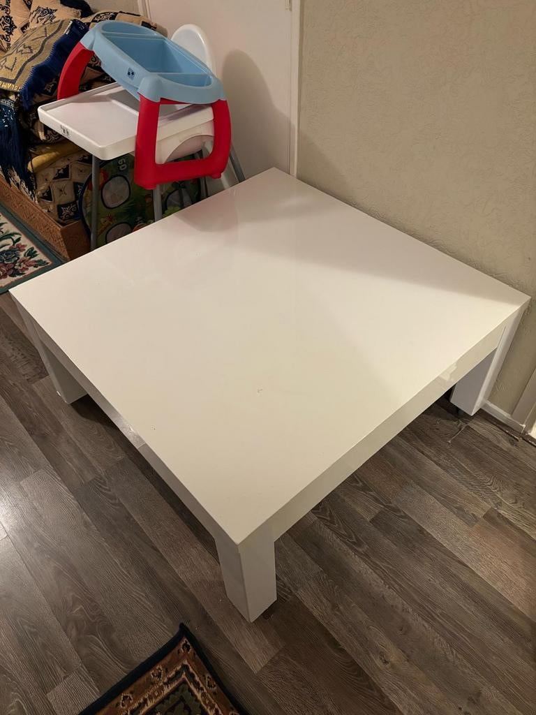 Strakke witte salontafel 100x100, Huis en Inrichting, Tafels | Salontafels, Ophalen, Kunststof, Vierkant, Zo goed als nieuw