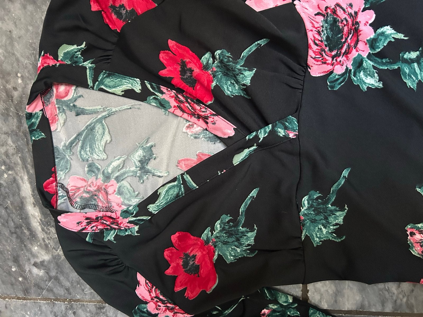 King Louie Jurk Zwart met Rode en Roze Bloemen, Maat 38/40 (M), Zwart, Ophalen of Verzenden, Zo goed als nieuw